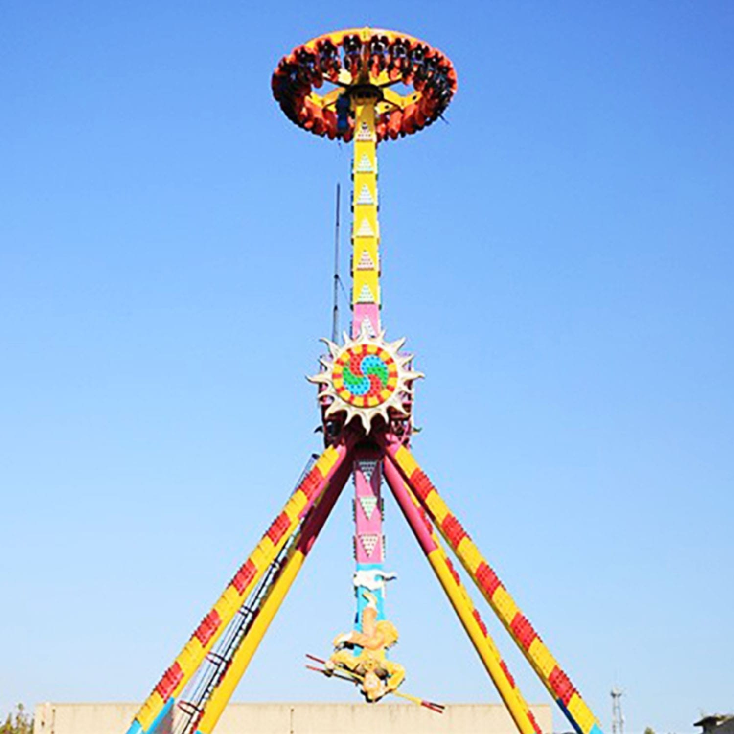 23-seat pendulum ride detail view