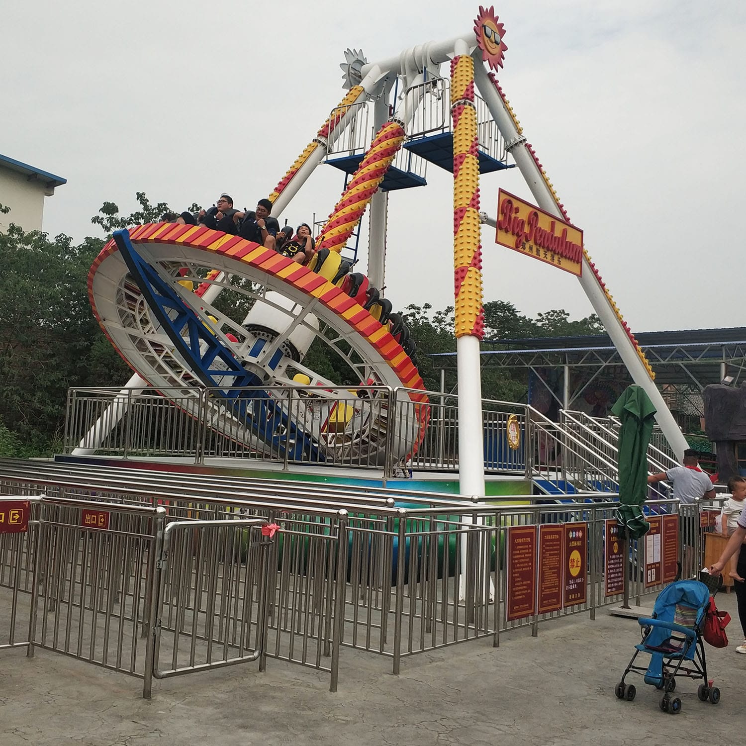 23-seat pendulum ride