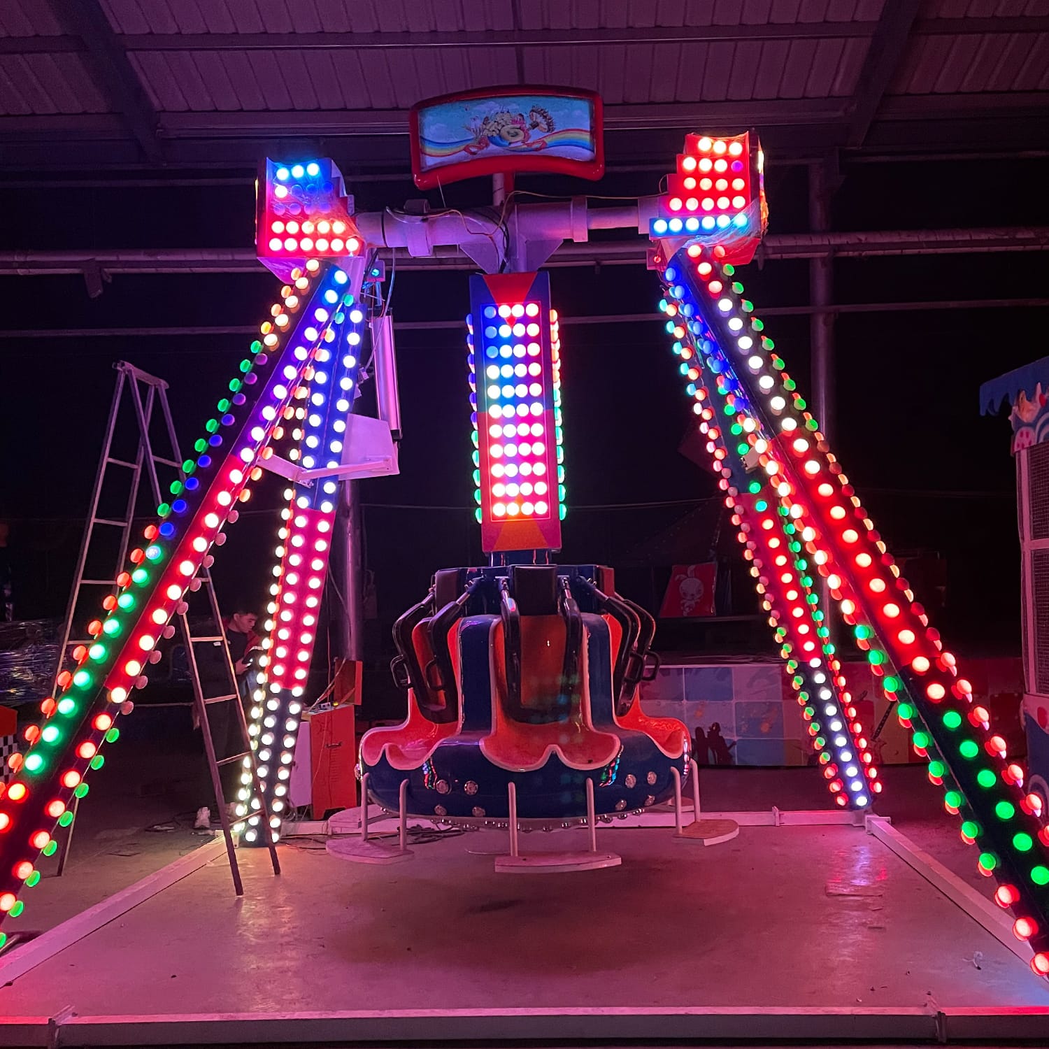 5-seat pendulum ride