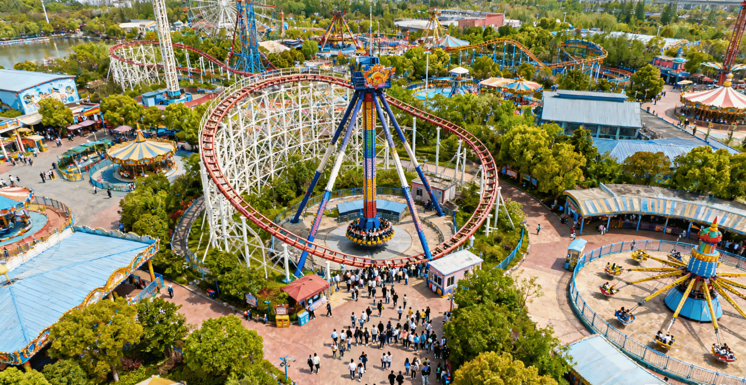 Amusement park pendulum ride