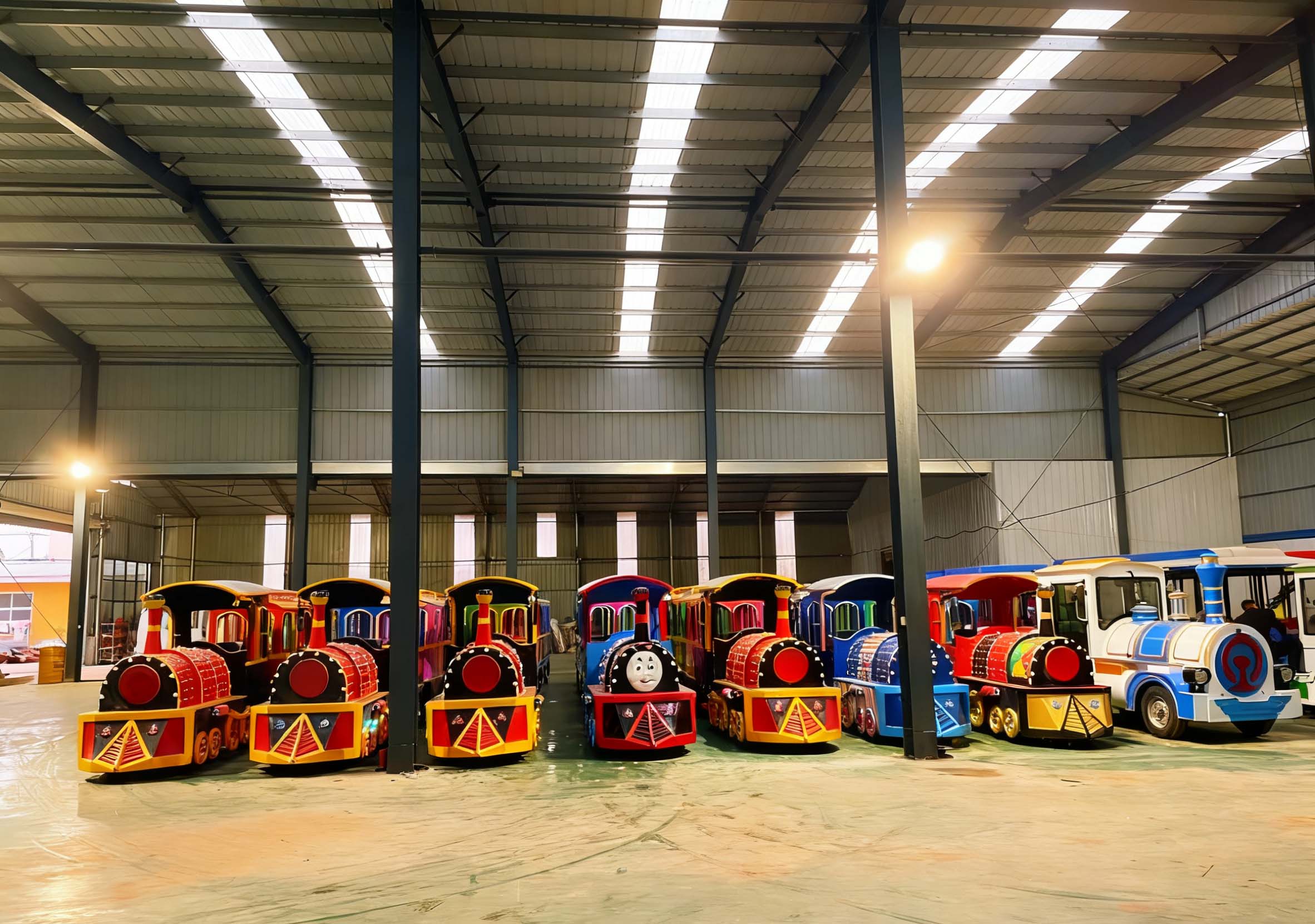Trackless train with multiple carriages in a scenic area